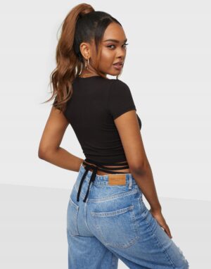 X8F220 NELLY DAMSKI CROP TOP CZARNY WIĄZANY GŁADKI XS - obrazek 2