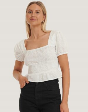 Z2E005 NA-KD KRÓTKI TOP HAFT BIAŁY BOHO _ S