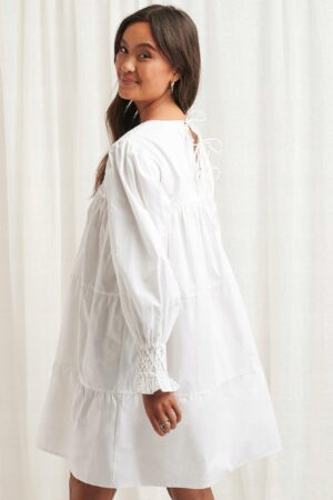 M4E011 NA-KD BIAŁA SUKIENKA OVERSIZE BOHO 34 XS - obrazek 6