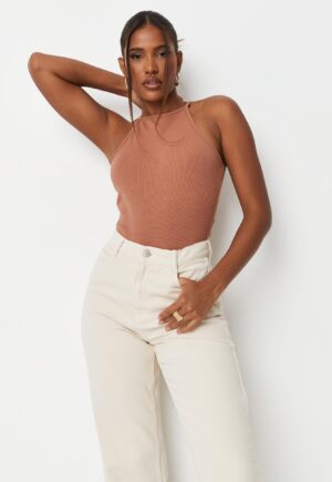 Z9D003 PRĄŻKOWANE BRĄZOWE BODY NA RAMIĄCZKACH MISSGUIDED TALL 36