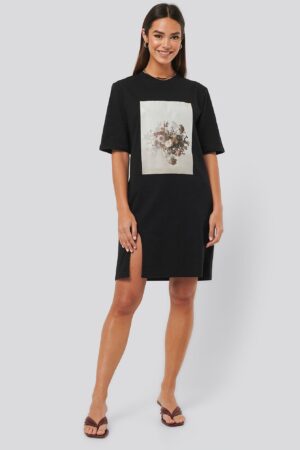 Z2D204*NA-KD SUKIENKA T-SHIRT NADRUK _ A00 - obrazek 2