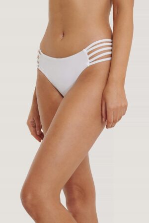 Z5B129 NA-KD BIAŁY DÓŁ OD BIKINI OZDOBNE PASKI M