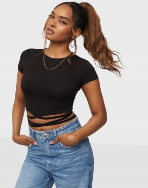 X8F220 NELLY DAMSKI CROP TOP CZARNY WIĄZANY GŁADKI XS - obrazek 3