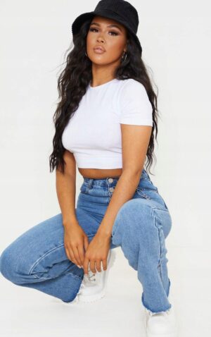 M0D315 DOPASOWANA KRÓTKA BLUZKA CROPPED BIAŁA PRETTYLITTLETHING S