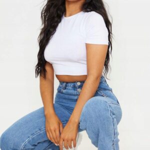 M0D315 DOPASOWANA KRÓTKA BLUZKA CROPPED BIAŁA PRETTYLITTLETHING S