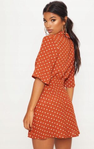 Z1D003 SUKIENKA PRETTYLITTLETHING BRĄZOWA W GROSZKI KLASYCZNA MINI 38 - obrazek 4