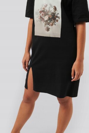 Z2D204*NA-KD SUKIENKA T-SHIRT NADRUK _ A00